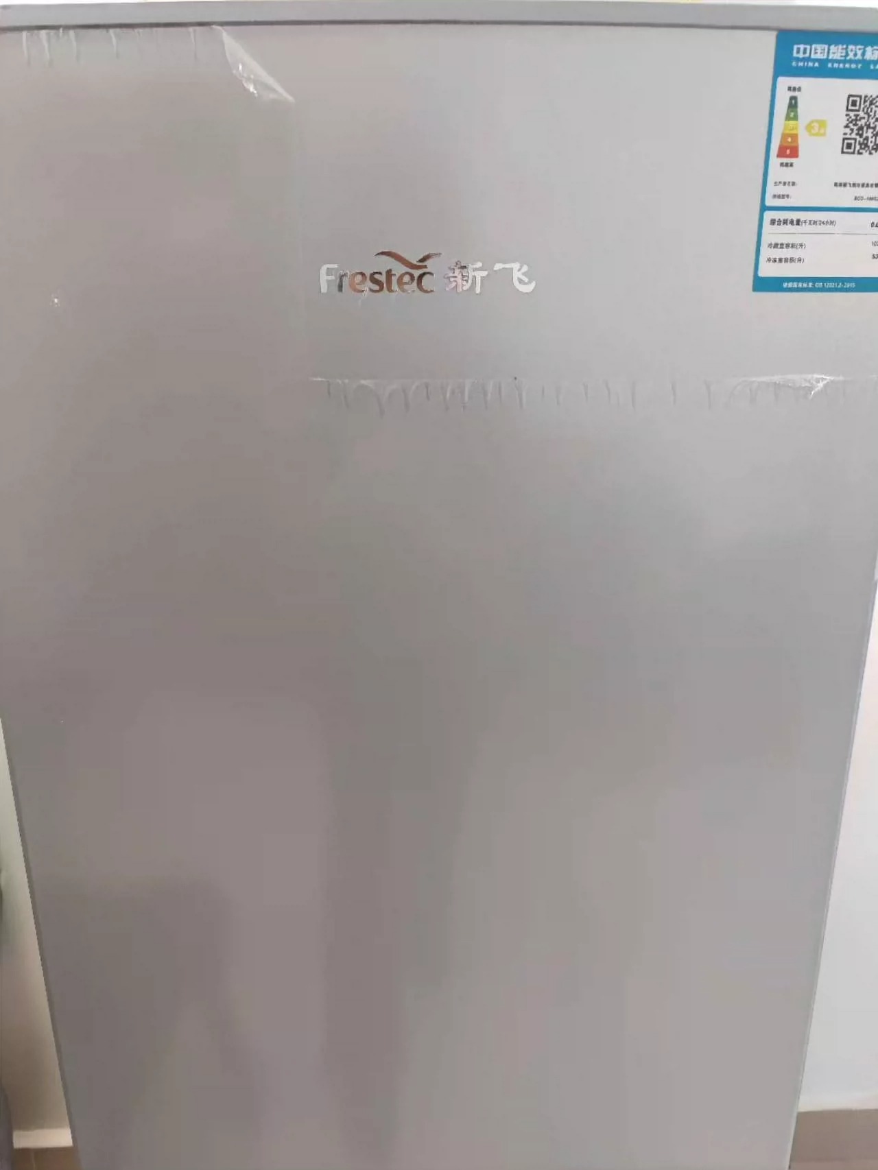 冰箱本来买来在单位用的,最后单位有食堂,就一直放在单位闲置。这两天,单位搬家,准备卖了,没地方放。放在出租屋用特别合适。因为几乎就是全新,干净,也没放过乱七八糟 冰箱本来买来在单位用的,最后单位有食堂,就一直放在单位闲置。这两天,单位搬家,准备卖了,没地方放。放在出租屋用特别合适。因为几乎就是全新,干净,也没放过乱七八糟